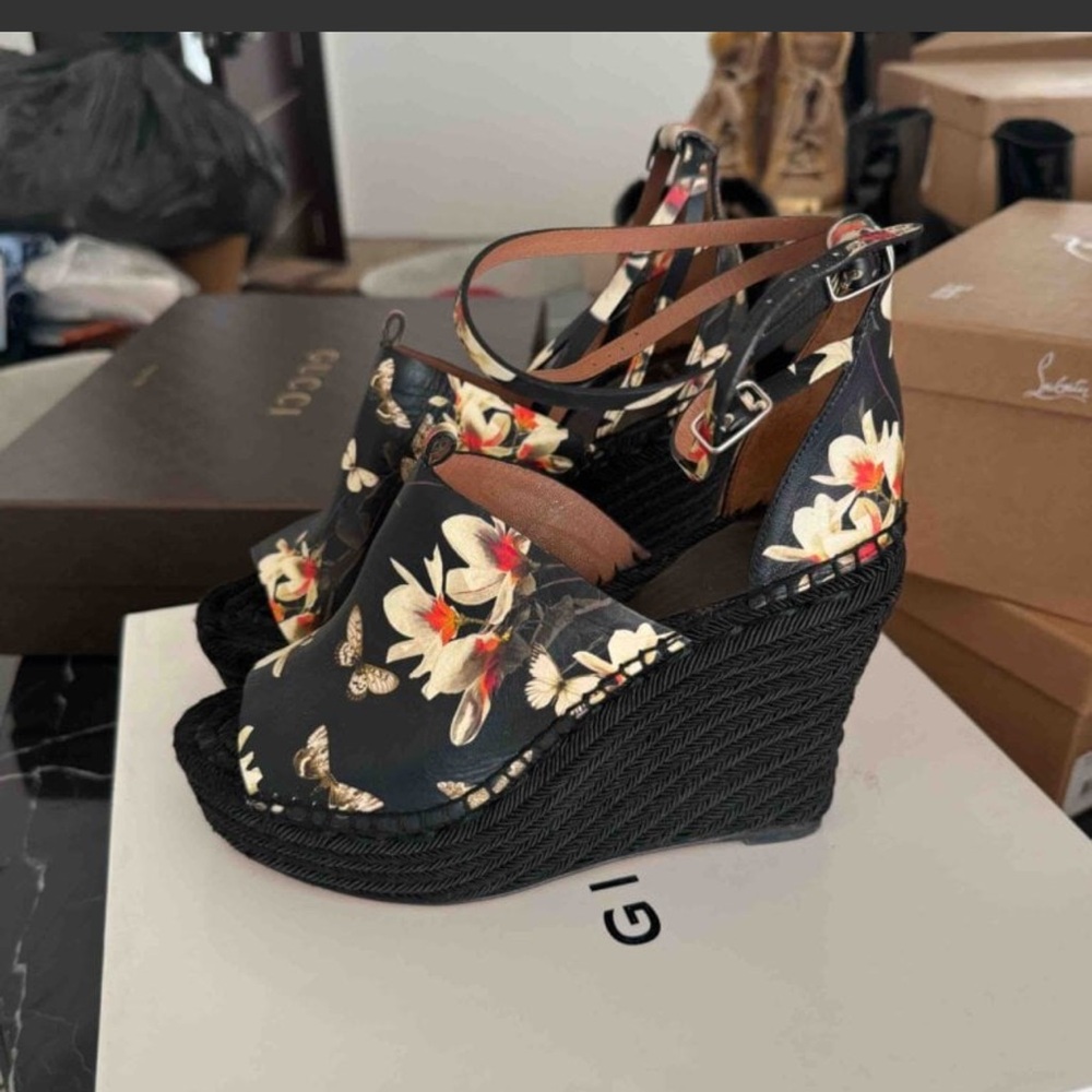 Givenchy Black and Cream Floral Wedges - Picture 4 of 9